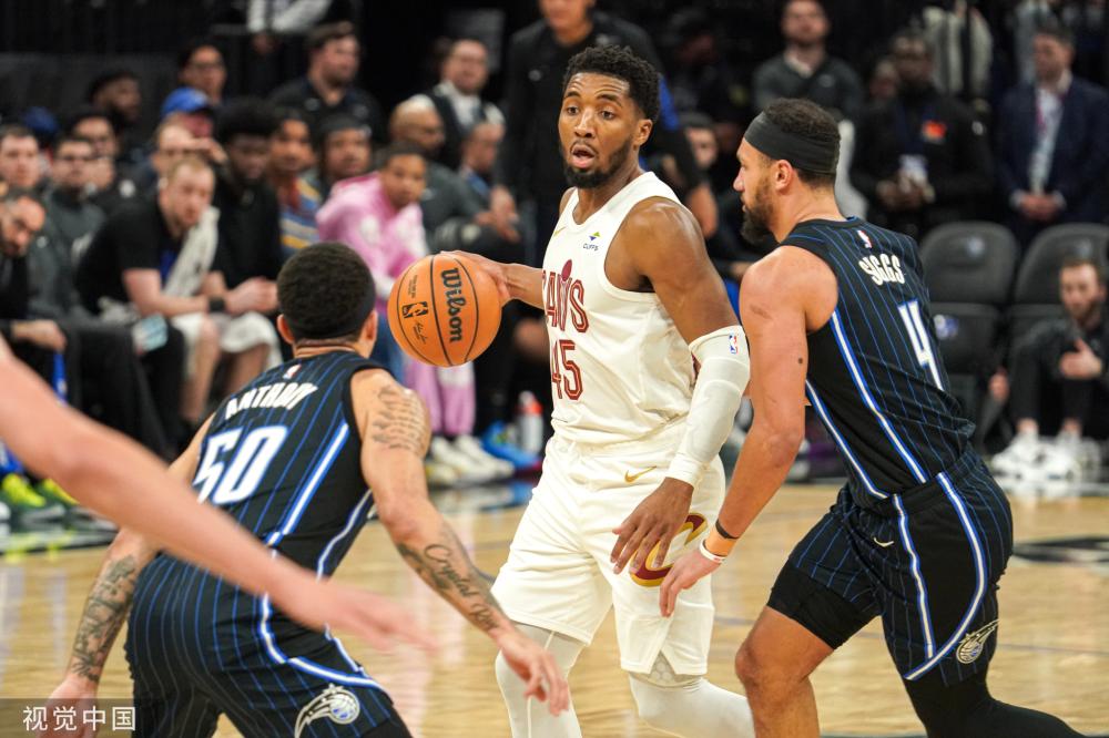 她多次出现 她多次出现